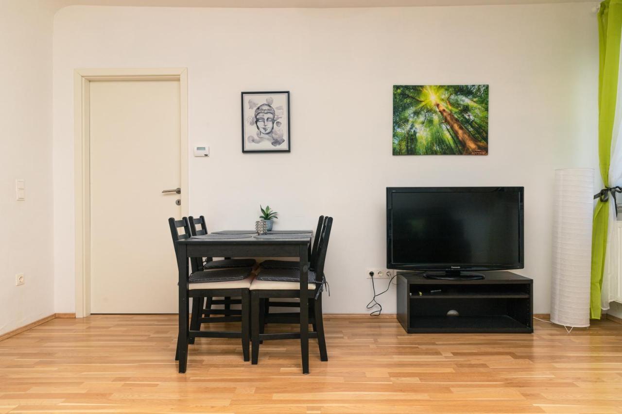 Milky Way Top Floor 2-Bedroom Apartment Air Condition Vienna Exterior photo